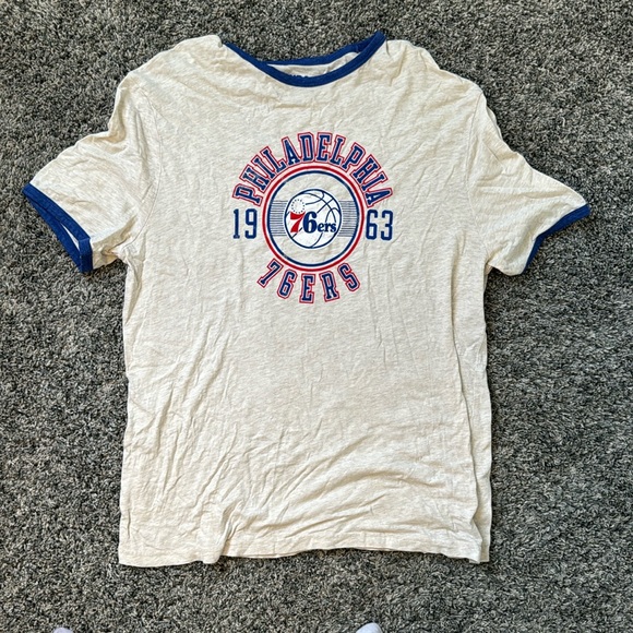 Mens XL Philadelphia 76ers tshirt - Picture 1 of 5